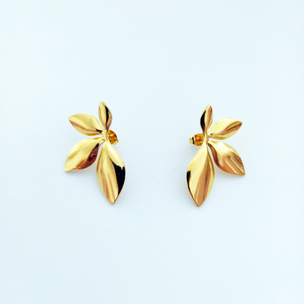 Pendientes hojas doradas