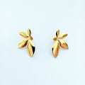 Pendientes hojas doradas