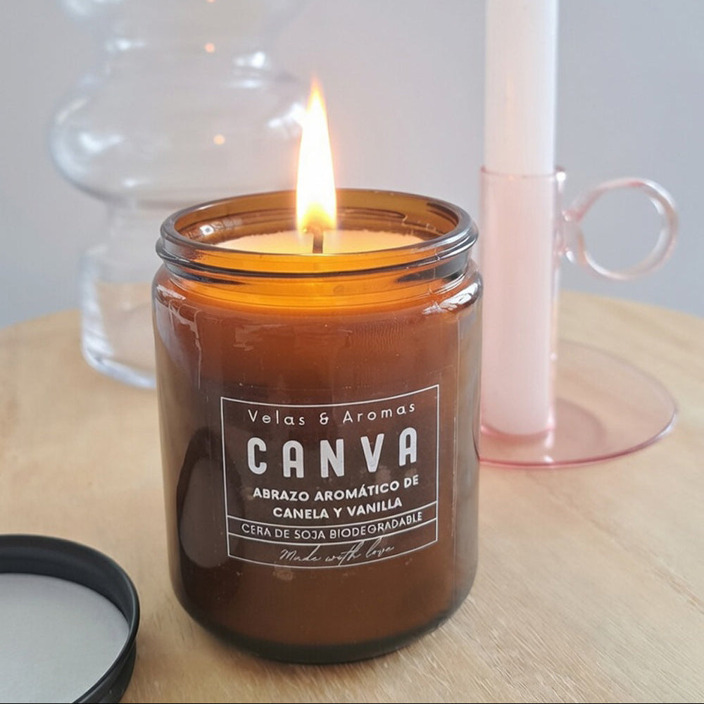 Vela con aroma a canela y vainilla